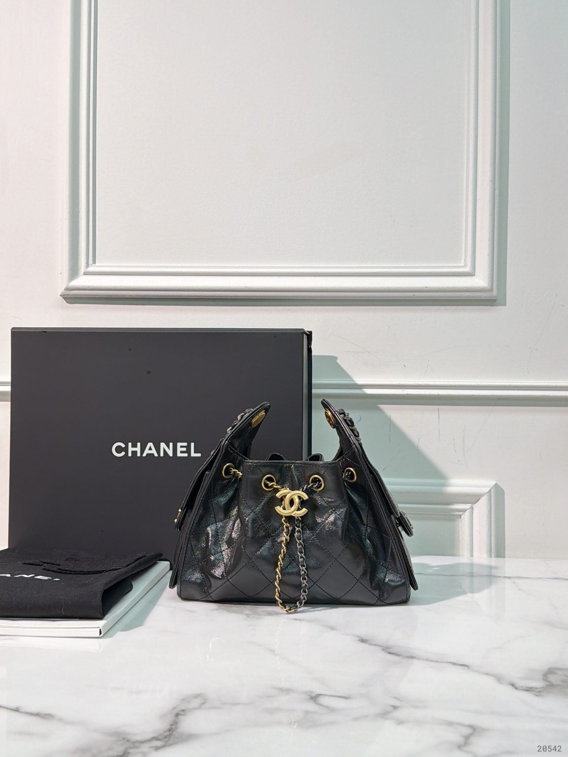 CHANEL 25 HOBO MEDIUM